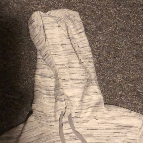 Used sweatershirt by old navy size S - Picture 3 of 8